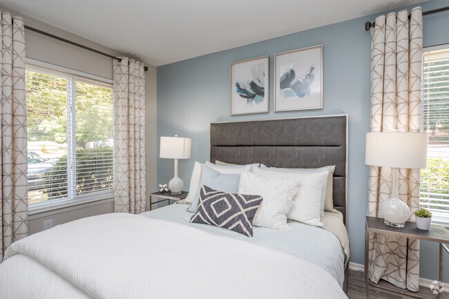 2BR, 2BA - 840SF Cedar II - Master Bedroom