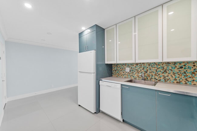 Photo - 3220 Bayview Dr Unit 302