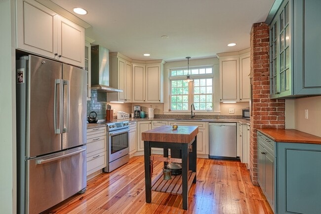 Photo - 302 S Bolton Rd