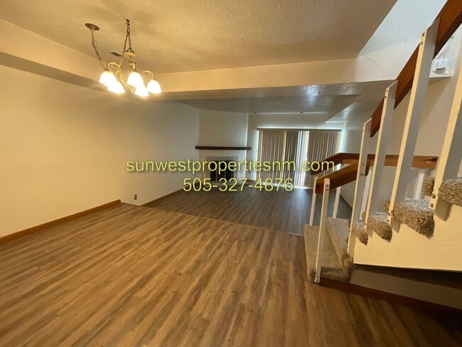 Building Photo - 3 Bedroom, 2.5 Bath 2 Story Condo