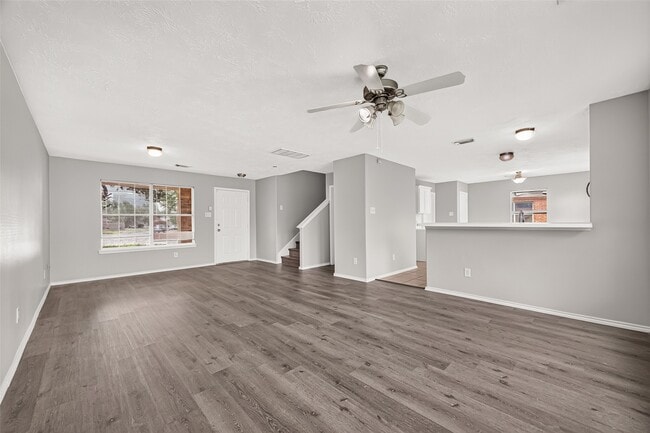 Photo - 19451 Nasworthy Dr
