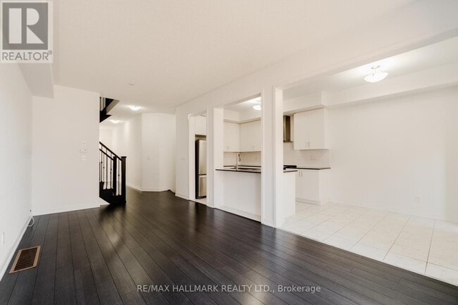 Photo - 64 Dundonald Trail