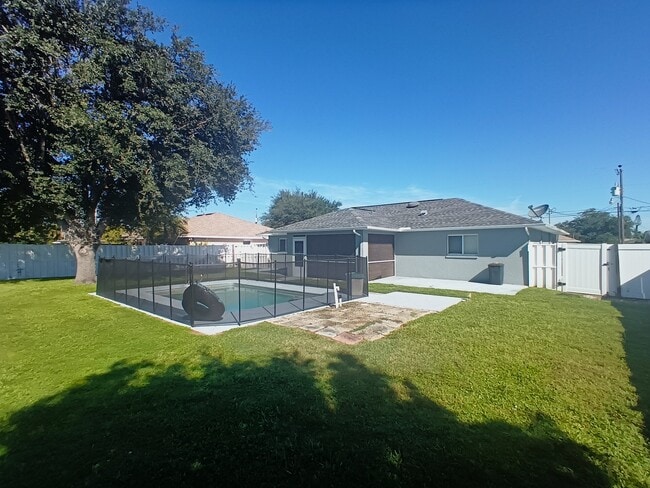 Building Photo - 1138 SW 19th Ln