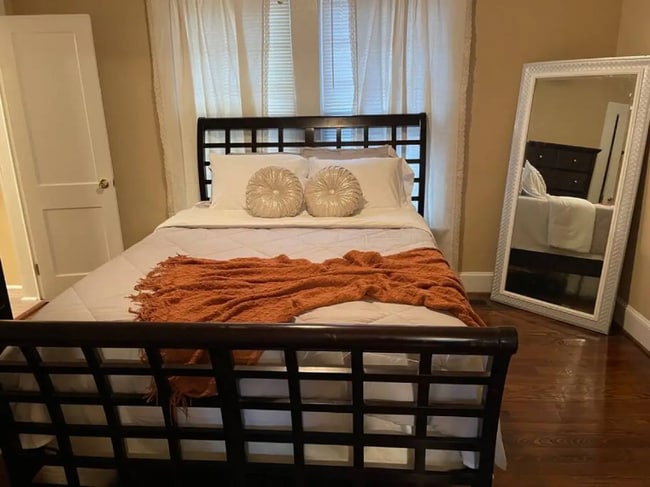 Photo - 320 Hillandale St NE