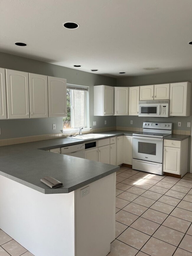 Photo - 3BR/2.5BA Duplex in quiet pocket near river