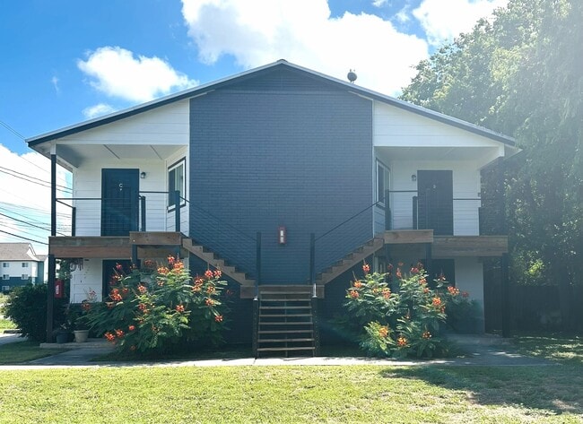 Building Photo - 1640 Post Rd Unit A