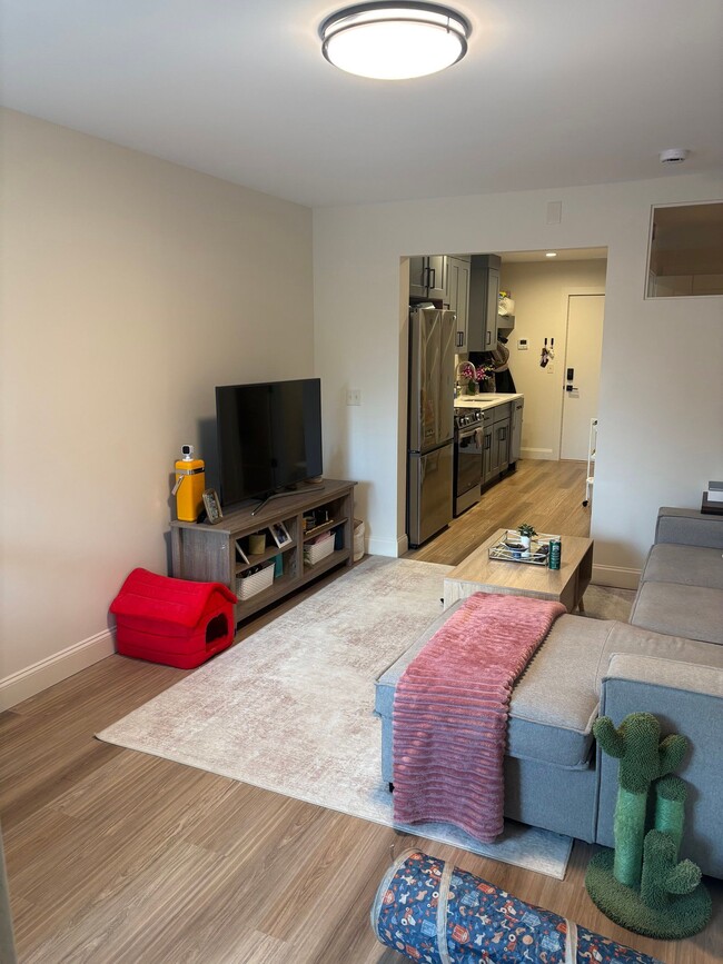 Photo - 177 N Main St Unidad 206