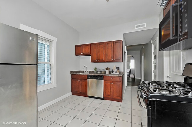 Photo - 1701 N Maplewood Ave Unit 1