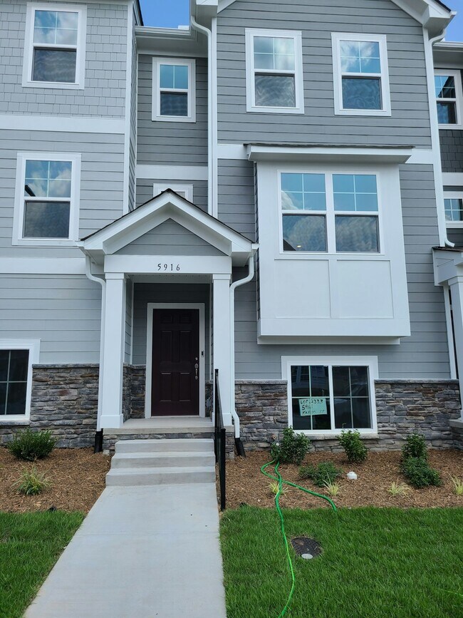 Photo - 5916 Kayton St