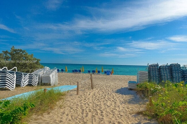 Building Photo - 4001 S Ocean Dr Unit 3J