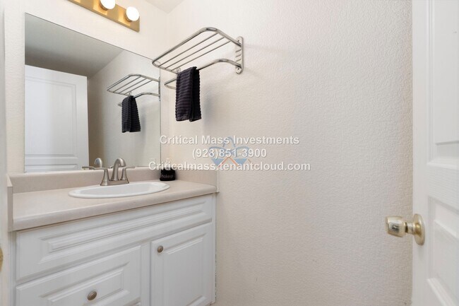 Photo - 610 N Newton St