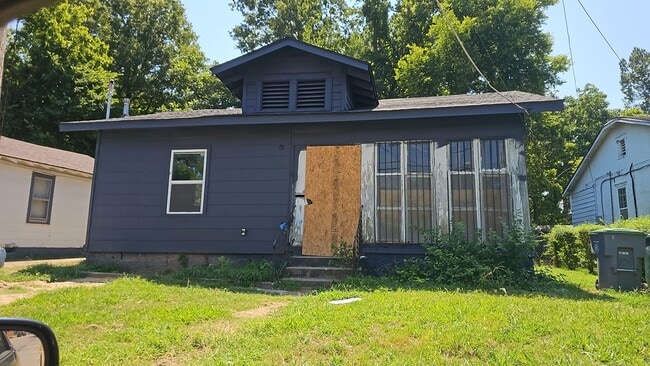 Building Photo - 2531 Pershing Ave Rental