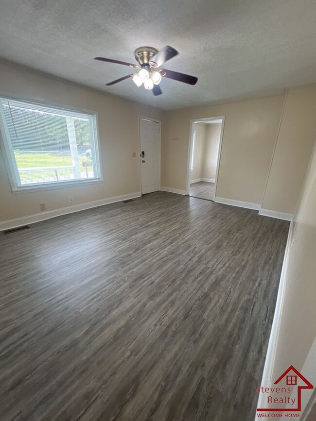 Photo - 3236 Hwy 70 E