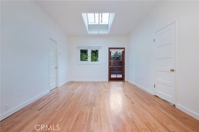 Photo - 5846 Harold Way