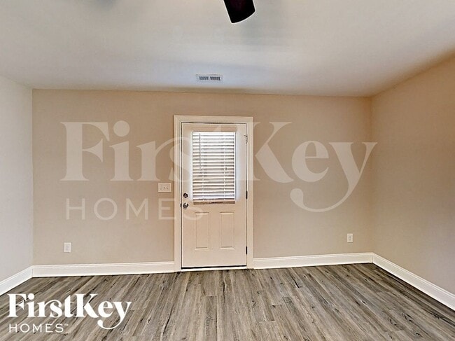 Photo - 839 Murphy St