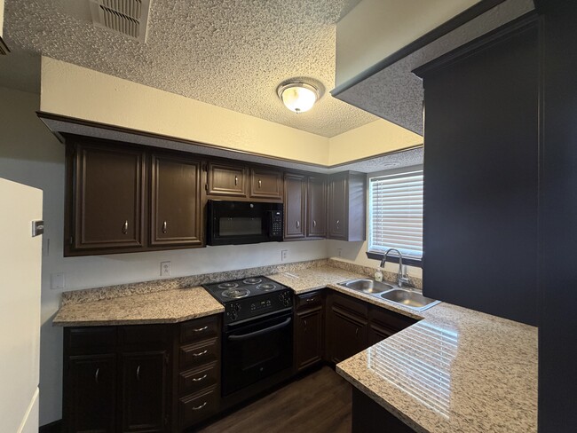 Photo - 2114 92nd St