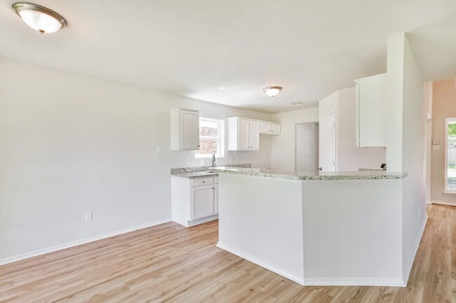 Photo - 106 Mango St