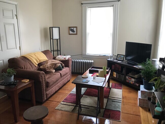 Photo - 47 Pembroke Ave Unit 3