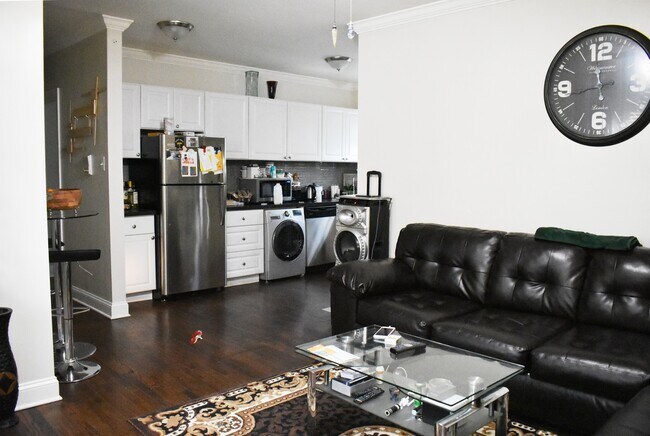 Photo - 3817.5 N Greenview Ave