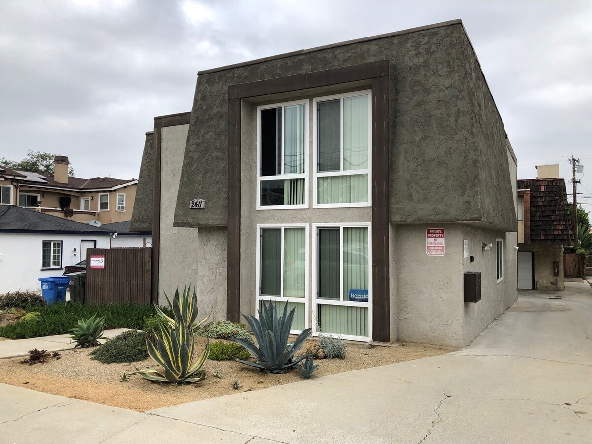 2411 Mathews Ave - 2411 Mathews Ave