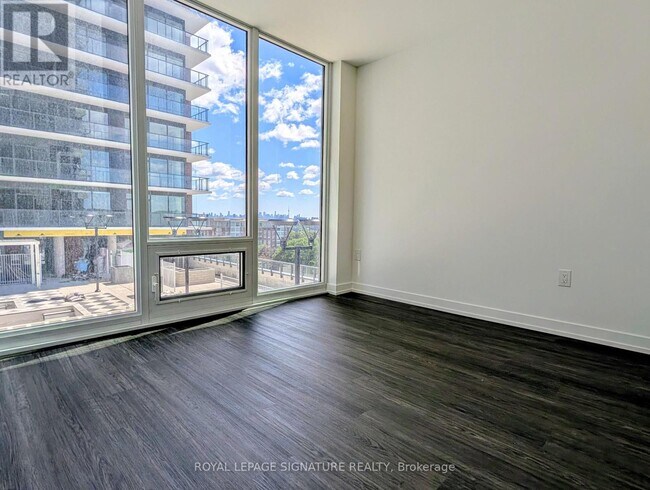 Photo - 4010 Eglinton Ave W Unité 807
