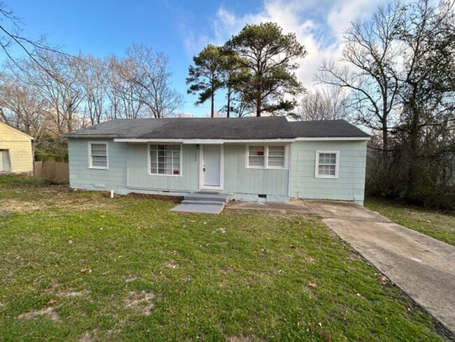 Building Photo - Quaint 4 bed 2 bath home