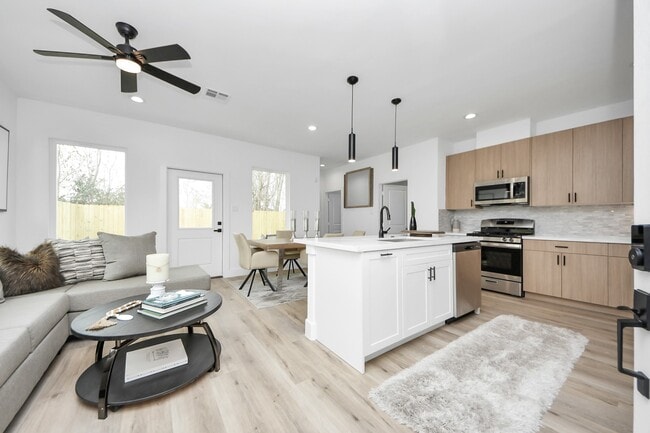 Photo - 9028 Scott St