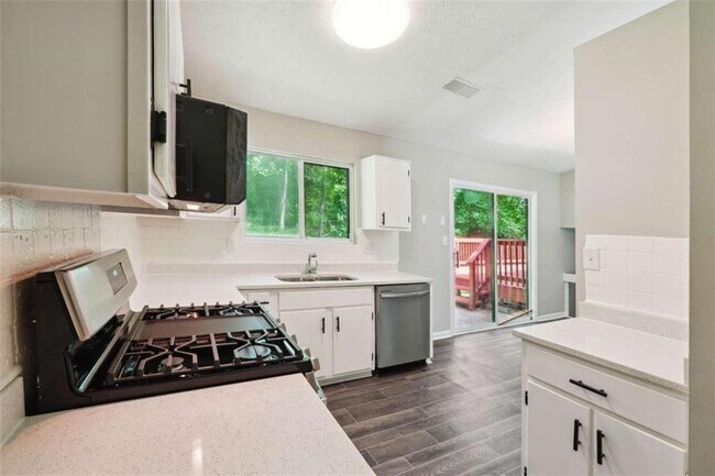 Photo - 1819 Singer Way