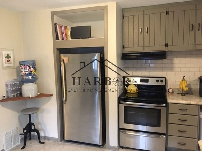 Photo - 1610 4th St NE