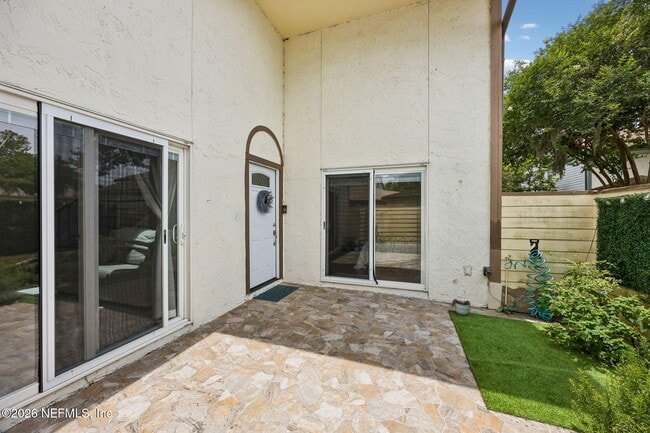 Building Photo - 2201 E Challenger Ct Unit 2201