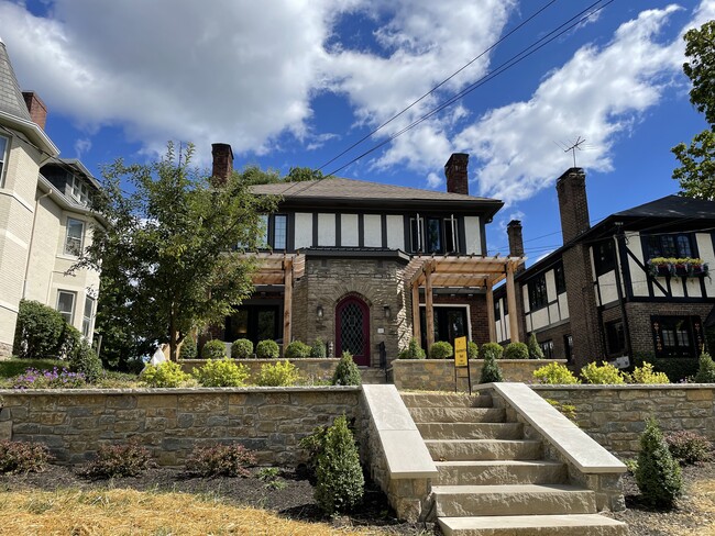 #1 Unit on right, stone garden patio with pergola - 3514 Mooney Ave Apartments Unit 1