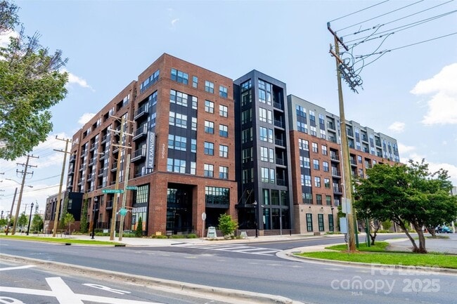 Building Photo - 3305 South Blvd Unit A7 Rental