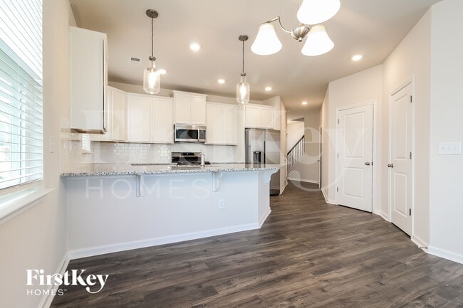 612 Goldburn Wy