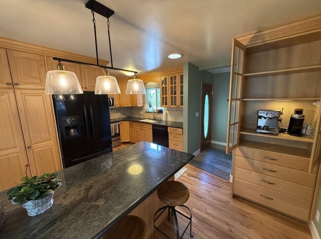 3759 Alta Loma Dr E
