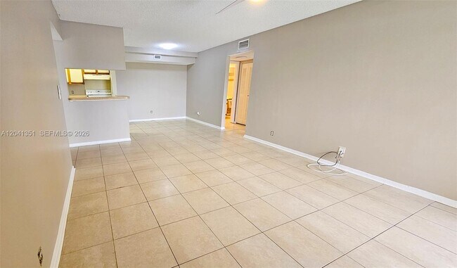 Photo - 5654 Rock Island Rd Unidad 227
