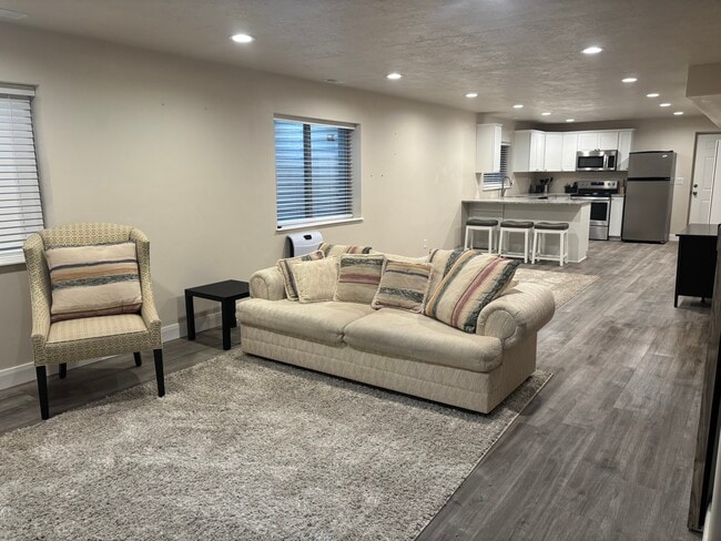 Building Photo - 2651 Stonebury Loop Rd Unit Spacious Basement Apartment