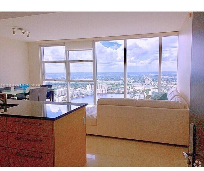 Building Photo - 1830 S Ocean Dr Unit 4407 Rental