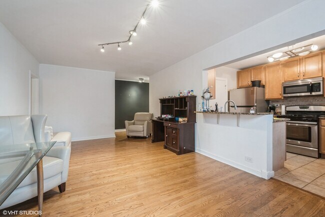 Photo - 1224 W Chase Ave