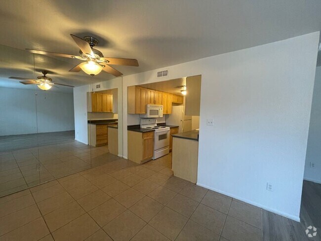 Building Photo - 2 bdrm 1.5 bath. South Scottsdale (McDowel... Rental