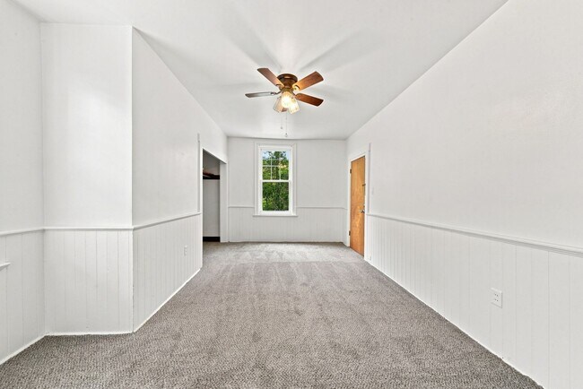 319 Agnew Rd Unit 319 Agnew Road 319B (Top)