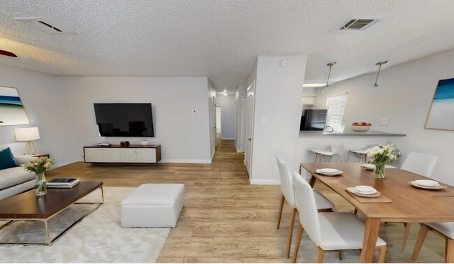 Building Photo - 2101 W Anderson Ln.