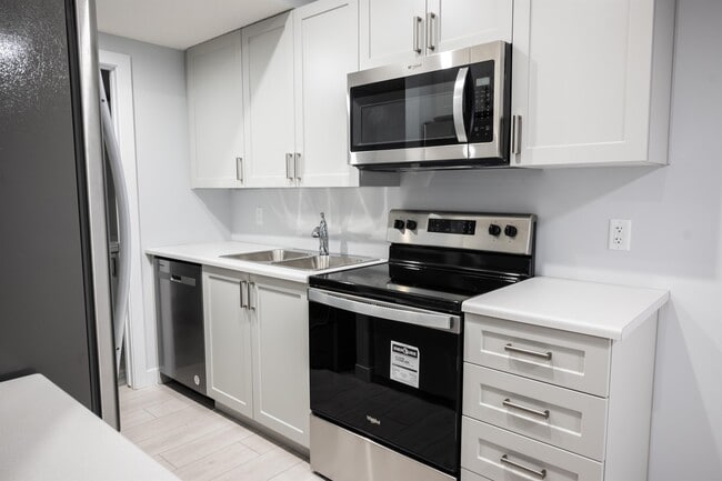 Photo - 1455 Cherniak Way SW