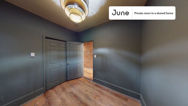 Room in Shared 5 bed/2 bath home in Columbia Heights