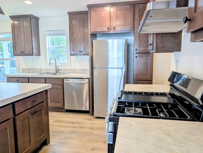 Photo - 400 Sulphur Bank Dr