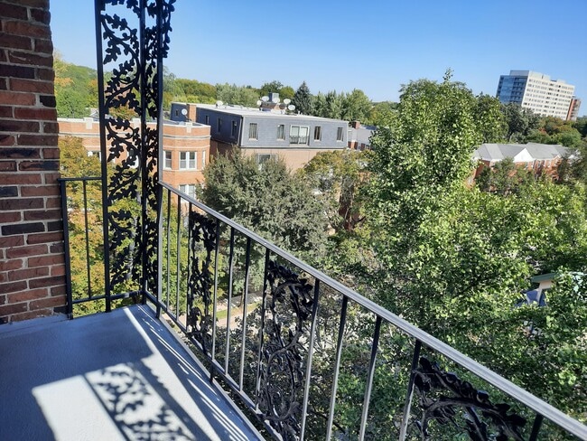 Balcony looking north - 434 Clinton Pl Unit #604
