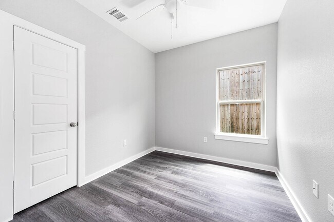 Photo - 16977 Glenheath St