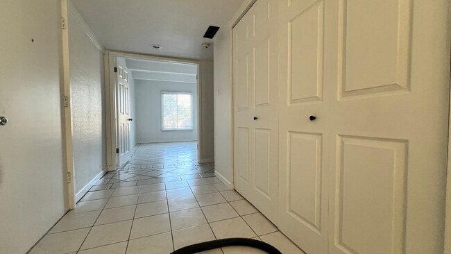 Entry - 9725 E Harvard Ave Unit T323