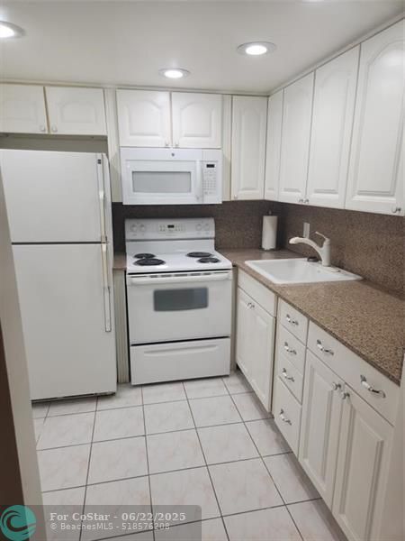 Photo - 218 Farnham J Unit 218