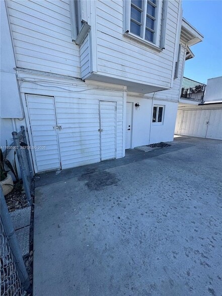 Building Photo - 290 NW 45th Ave