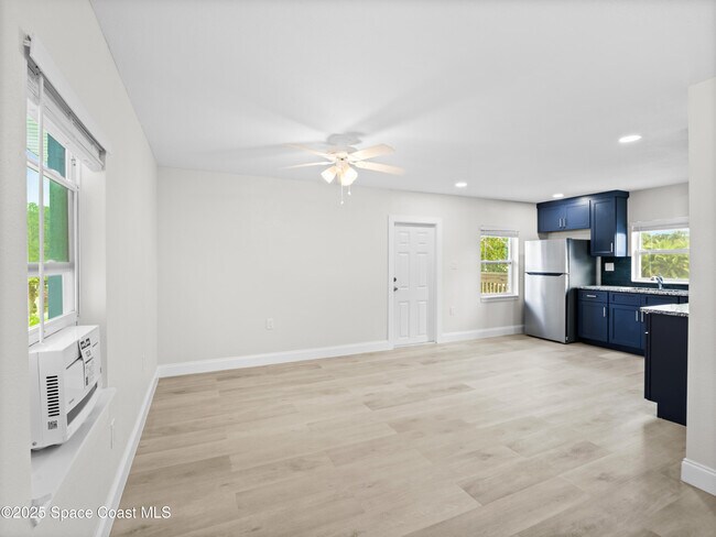 Photo - 101 Deland Ave Unidad 6